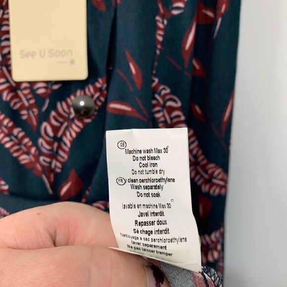 See U Soon Navy/Red Pattern Blouse S NWT - Picture 8 of 9